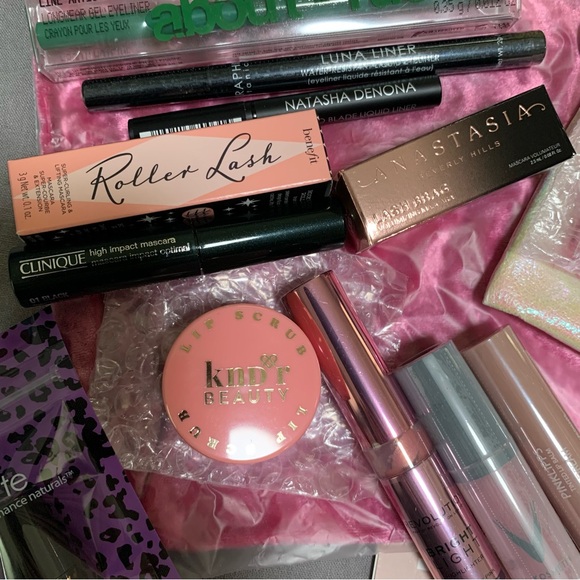 Makeup Beauty Bundle! - Picture 4 of 11